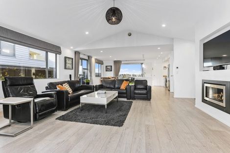 Photo of property in 6 Tuangi Street, Long Bay, Auckland, 0630