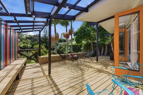 Photo of property in 37 Wairau Road, Oakura, 4314