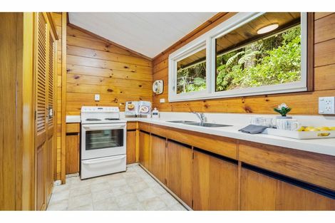 Photo of property in 230 Atkinson Road, Titirangi, Auckland, 0604