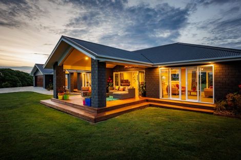 Photo of property in 21 Loveston Lane, Kelvin Grove, Palmerston North, 4470