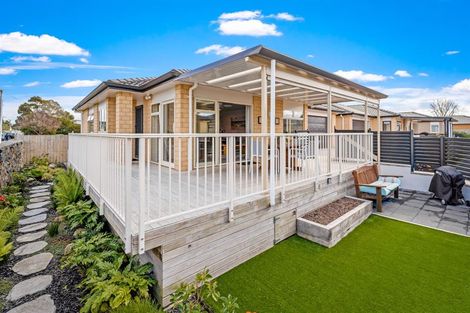 Photo of property in 1 Waitaha Close, Orewa, 0931