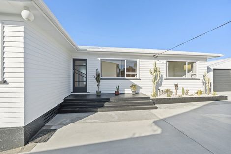 Photo of property in 97d Pioneer Road, Moturoa, New Plymouth, 4310