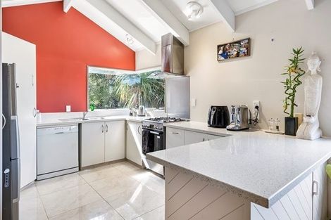 Photo of property in 1/16 Valecrest Place, Bayview, Auckland, 0629