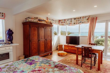 Photo of property in 22 Melandra Road, Stanmore Bay, Whangaparaoa, 0932