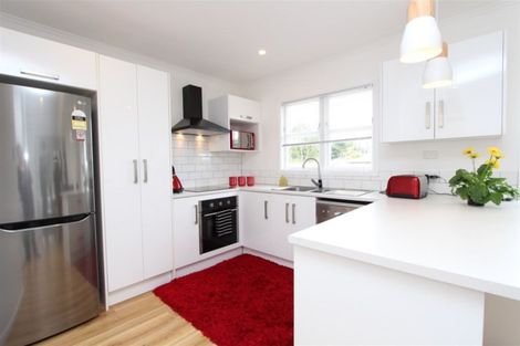 Photo of property in 31 Turville Crescent, Newlands, Wellington, 6037