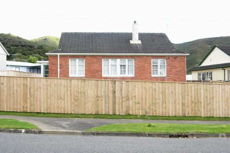 Photo of property in 16 Cleland Crescent, Naenae, Lower Hutt, 5011