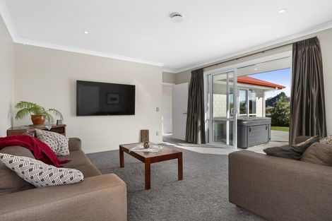 Photo of property in 6 Rochfort Crescent, Pyes Pa, Tauranga, 3112