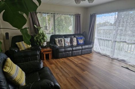 Photo of property in 2/27 Hutchinson Avenue, New Lynn, Auckland, 0600