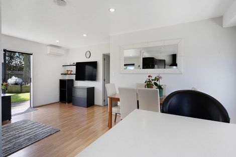 Photo of property in 16 O'sullivan Place, Waiuku, 2123