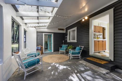 Photo of property in 49 North Piha Road, Piha, New Lynn, 0772