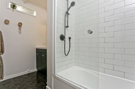 Photo of property in 2/98 Eversleigh Road, Belmont, Auckland, 0622