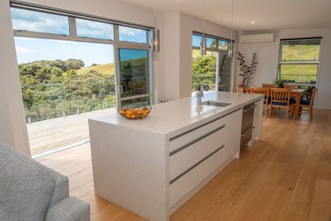 Photo of property in 34 Opoi Lane, Cable Bay, 0420