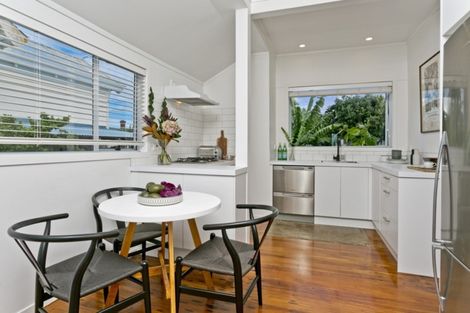Photo of property in 1/91 Queen Street, Northcote Point, Auckland, 0627
