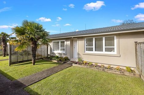 Photo of property in 2/10 Agincourt Street, Glenfield, Auckland, 0629