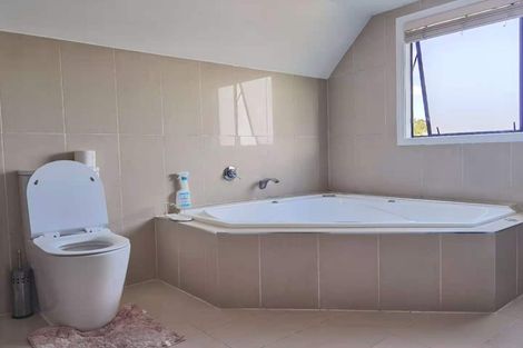 Photo of property in 11 Travis View Drive, Fairview Heights, Auckland, 0632