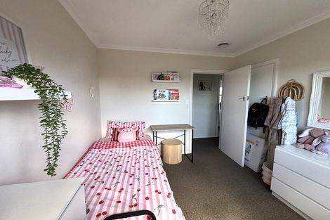 Photo of property in 2 Selwyn Street, Levin, 5510