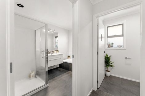 Photo of property in 210 Waikite Road, Welcome Bay, Tauranga, 3175