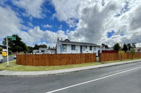 Photo of property in 2 Maybelle Place, Kelston, Auckland, 0602
