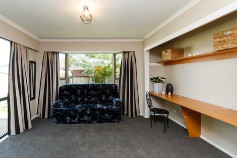 Photo of property in 19 Haast Place, Awapuni, Palmerston North, 4412
