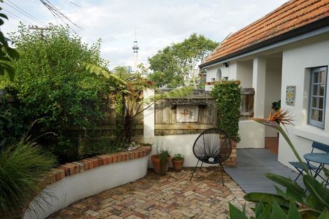 Photo of property in 2/39 Anglesea Street, Freemans Bay, Auckland, 1011