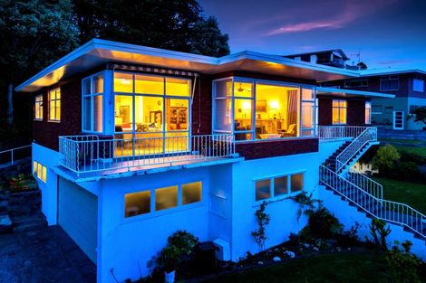 Photo of property in 335c Devon Street West, New Plymouth, 4310