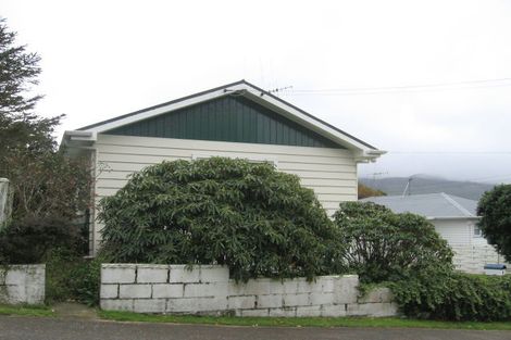 Photo of property in 18 Saint Edmund Crescent, Tawa, Wellington, 5028