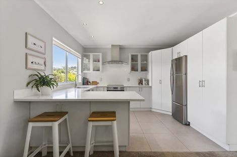 Photo of property in 6 Mallard Place, Unsworth Heights, Auckland, 0632