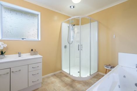 Photo of property in 120 Great North Road, Winton, 9720