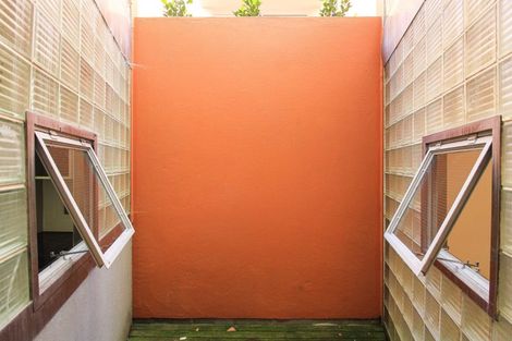 Photo of property in 2/226 Oriental Parade, Oriental Bay, Wellington, 6011