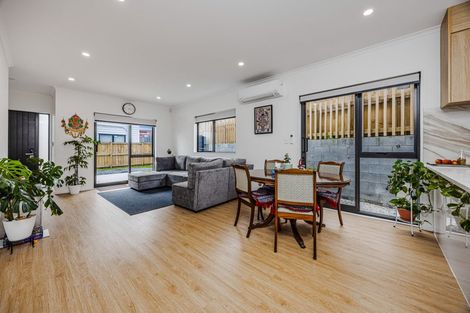 Photo of property in 16d Balgowan Terrace, Conifer Grove, Takanini, 2112