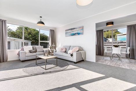 Photo of property in 8 Carbery Place, Manurewa, Auckland, 2102