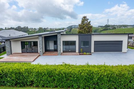 Photo of property in 2 Marsden Place, Hurworth, New Plymouth, 4310