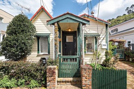 Photo of property in 7 Poplar Grove, Thorndon, Wellington, 6011