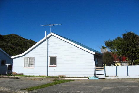 Photo of property in 14 Ngarimu Street, Greymouth, 7805