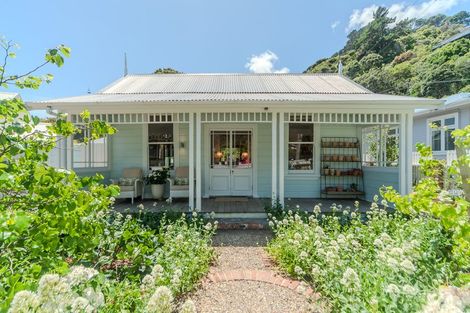 Photo of property in 1 Totara St Rona Bay, Eastbourne, Lower Hutt, 5013