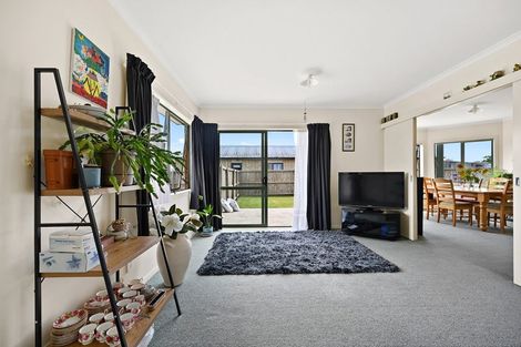 Photo of property in 15 Kittyhawk Place, Melville, Hamilton, 3206