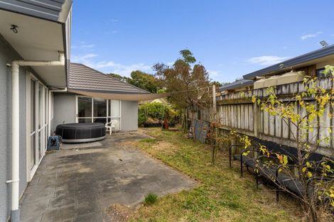 Photo of property in 36 Guildford Drive, Paraparaumu, 5032