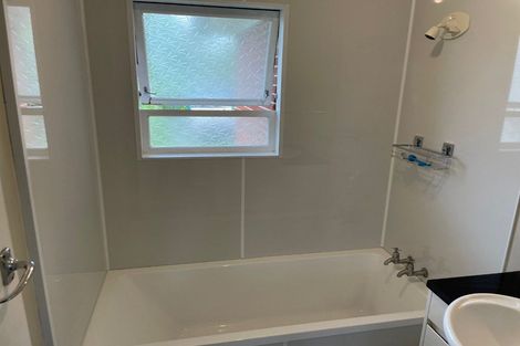 Photo of property in 2/468 Swanson Road, Ranui, Auckland, 0612