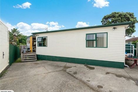 Photo of property in 40 Reid Road, New Lynn, Auckland, 0600