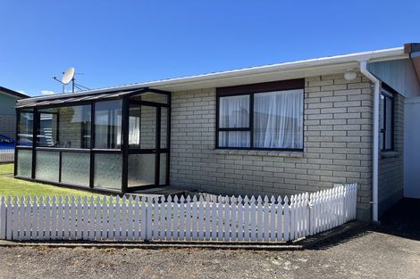 Photo of property in 2/151 Carrington Street, Lower Vogeltown, New Plymouth, 4310