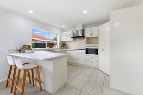 Photo of property in 8 Willowbank Close, East Tamaki Heights, Auckland, 2016