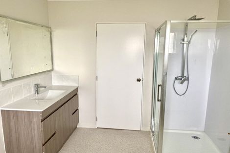 Photo of property in 12 Locket Road, Glenfield, Auckland, 0629