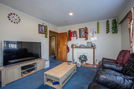 Photo of property in 25 Northumberland Street, Cannons Creek, Porirua, 5024