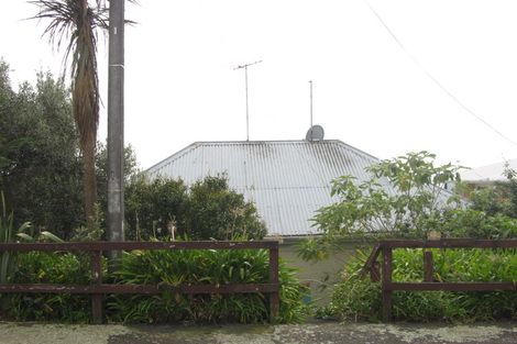 Photo of property in 6 Weston Street, Moturoa, New Plymouth, 4310