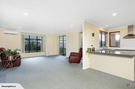 Photo of property in 718 Gloucester Road, Papamoa Beach, Papamoa, 3118