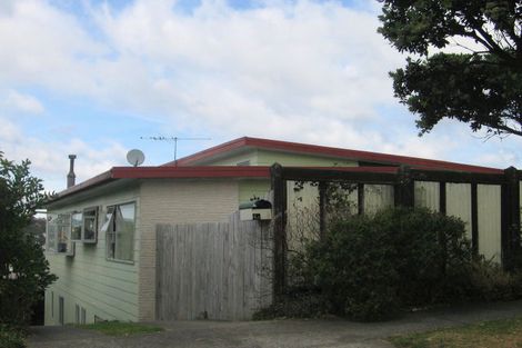 Photo of property in 4 Waiwera Crescent, Maupuia, Wellington, 6022