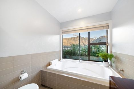 Photo of property in Marina Village, 1/10 Marina Drive, Frankton, Queenstown, 9300