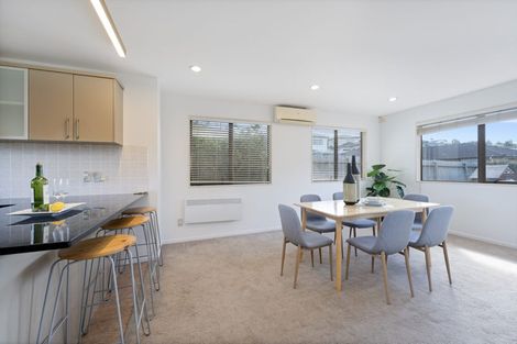 Photo of property in 33 South Kensington Way, Henderson, Auckland, 0612