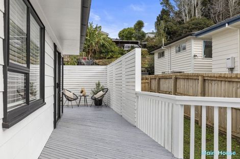 Photo of property in 8 Kupari Place, Totara Vale, Auckland, 0629