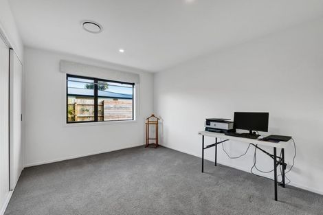 Photo of property in 20a Turakina Street, Merrilands, New Plymouth, 4312